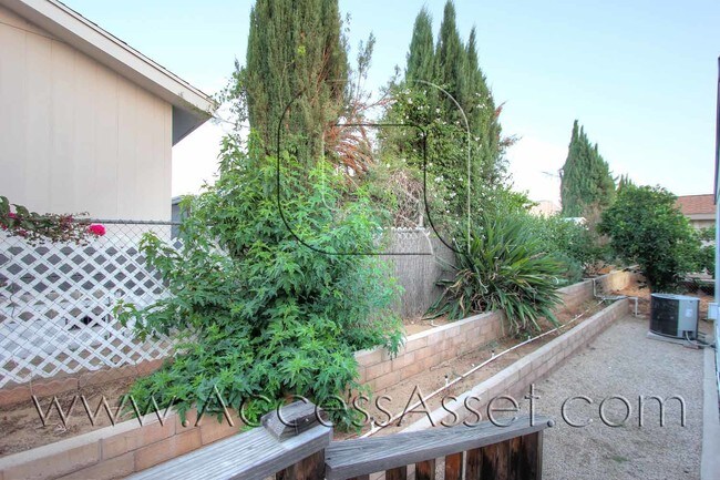 Foto del edificio - 21601 Canyon Dr