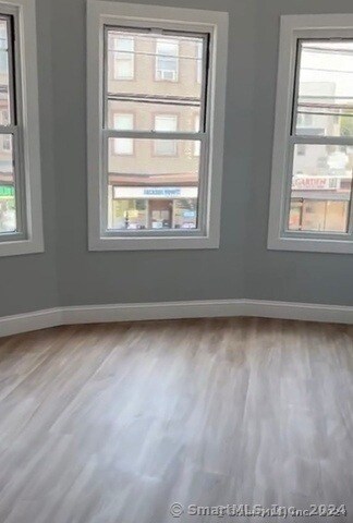 Foto principal - 2336 Barnum Ave