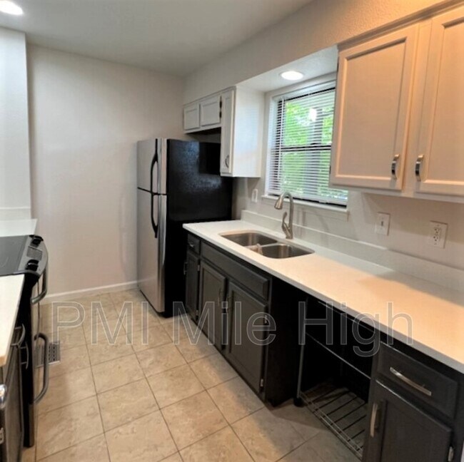 Foto del edificio - 1877 E 97th Ave