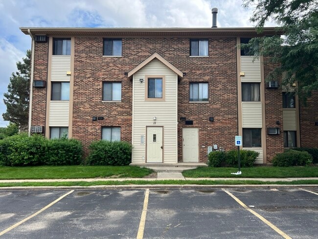 Building Photo - 11 Echo Ct
