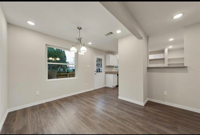 Building Photo - 2810 Tealford Dr