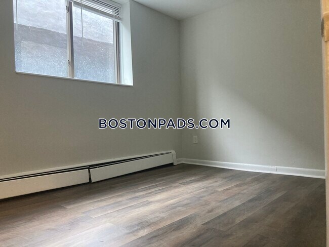 Foto del edificio - 280 Hyde Park Ave