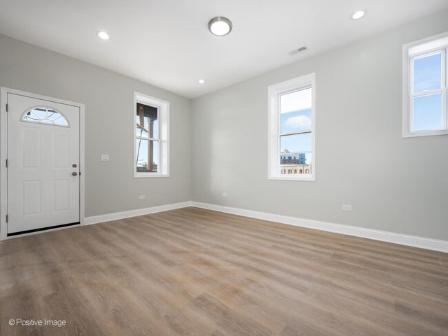 Foto del edificio - 2650 N Sawyer Ave