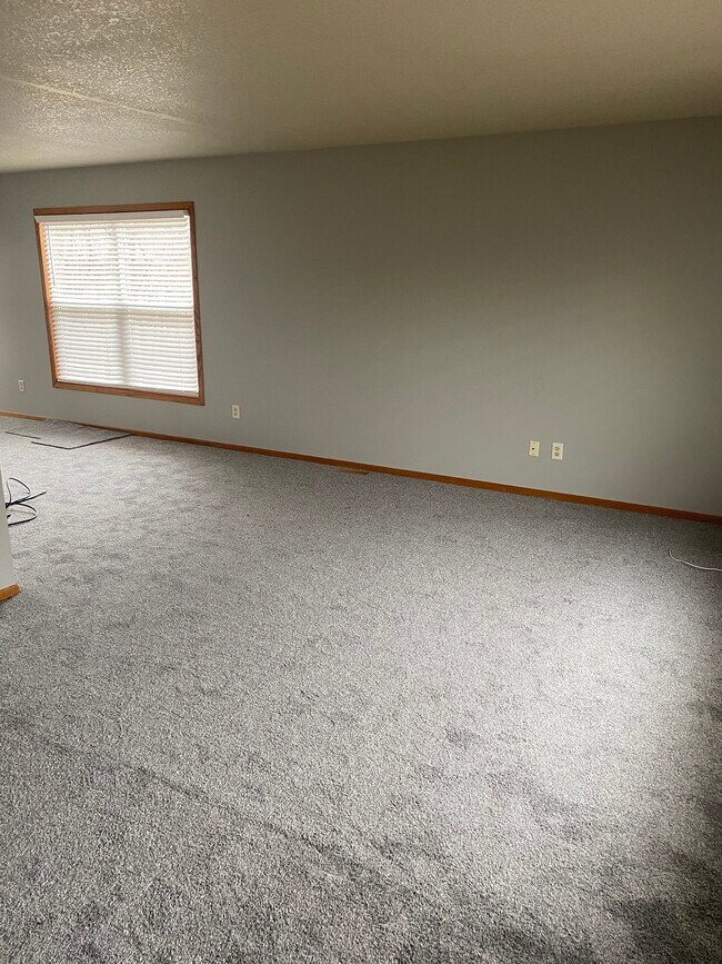 Building Photo - 5010 Bel Aire Rd