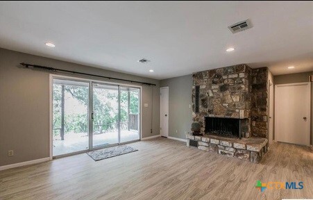 Foto del edificio - 5310 Lakeaire Blvd