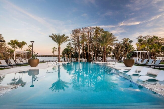 Building Photo - The Shores at Lake Howell