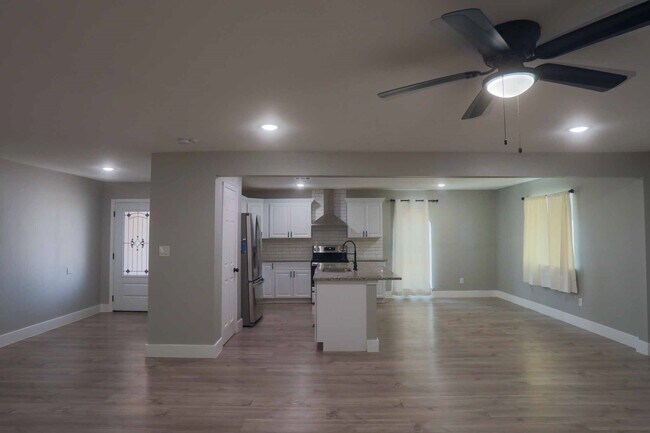 Foto del edificio - 6703 Winfield Rd