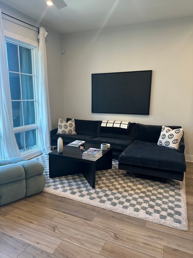 Foto del edificio - 1296 Longreen Ter NW