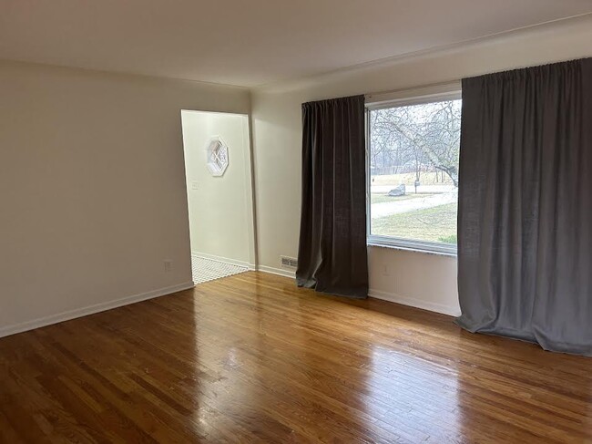 Livingroom Entrance from Foyer - 5192 Center Rd