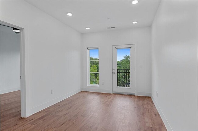 Foto del edificio - 456 Flat Shoals Ave SE