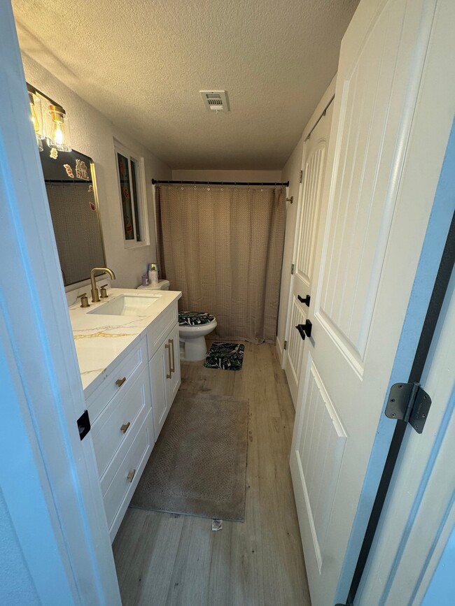 Foto del edificio - 1565 Joanne St