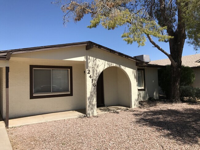 Building Photo - 3 Bed & 2 Bath Single Story House w/Commun...