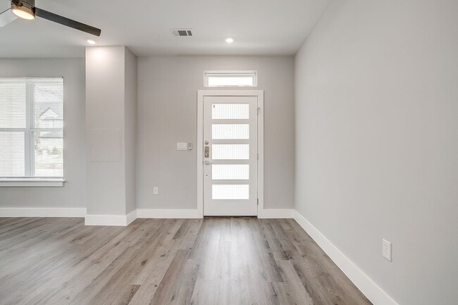 Foto del edificio - 3144 Forest Park Blvd