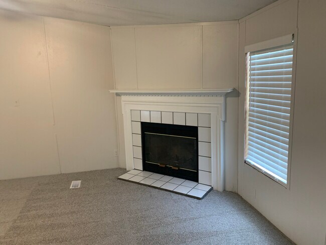 Foto del edificio - 3424 Alicia Ln