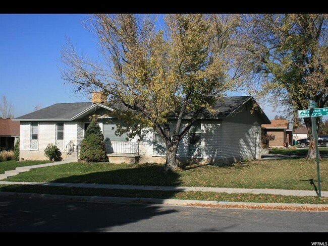Foto del edificio - 1125 E Fallbrook Way