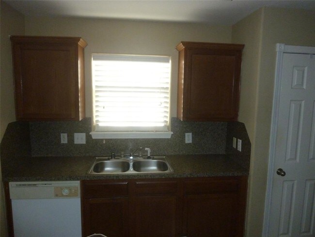 Building Photo - 10221 Azalea Village Dr