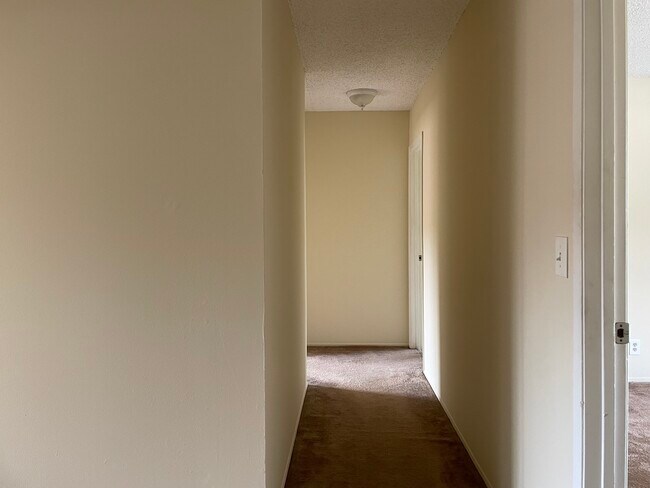 Foto del edificio - 2040 N Derek Dr
