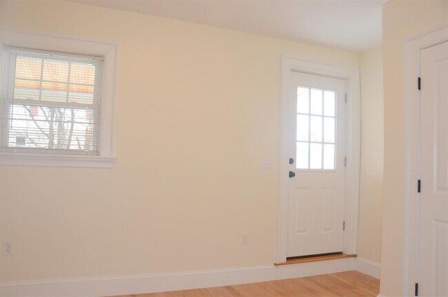 Building Photo - 20 Putnam St