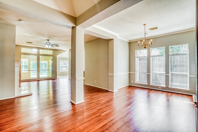 Building Photo - 10330 Claybrook Dr