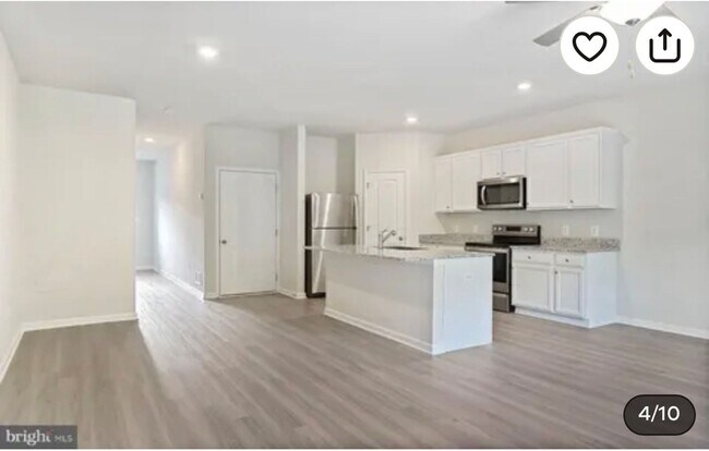 Foto del edificio - 28 Cranston Ct