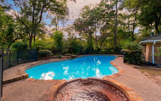 Building Photo - 470 Old Hickory Dr