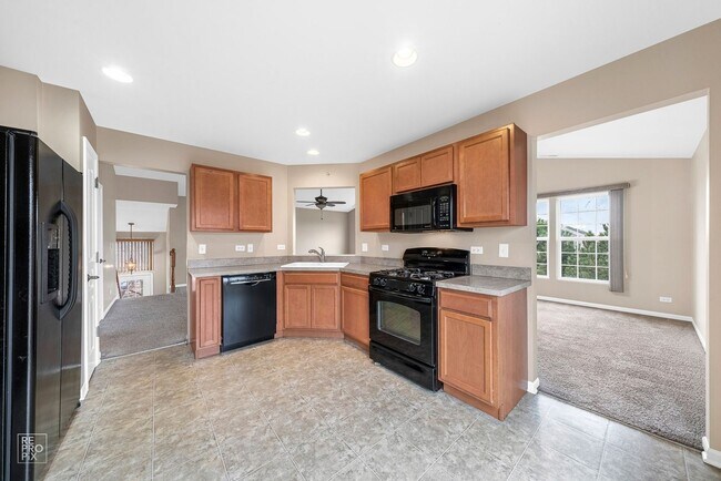 Building Photo - AUTUMN CREEK SECOND FLOOR CONDO WITH TWO CAR GARAGE