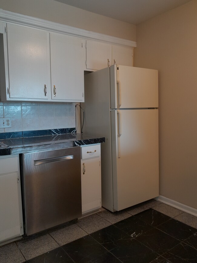 Foto del edificio - 8740 Metcalf Ave
