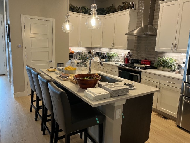 Building Photo - 6133 Stable View St