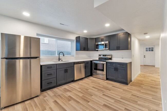 Building Photo - 2642-2642 S 800 E