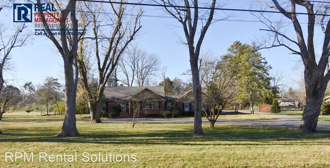 Foto del edificio - 4 br, 2.5 bath House - 415 Lillard Rd.