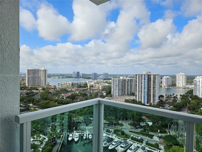 Foto del edificio - 3201 NE 183rd St