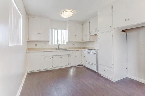 Ejemplo de dormitorio de 3x1 - Le Chateau Apartments