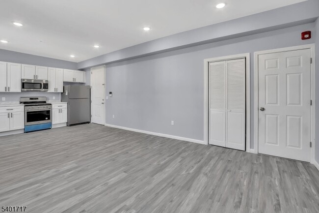 Building Photo - 155 Clifton Ave