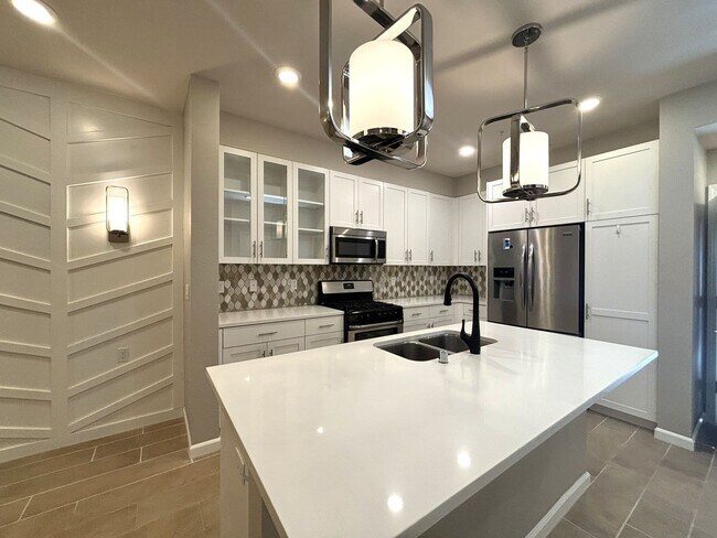 Building Photo - Gorgeous 3 Bedroom 2 bath Home for rent in...