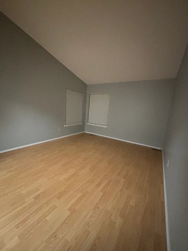 Building Photo - 914 Shandra Dr