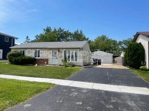 Building Photo - 17306 Apple Tree Dr