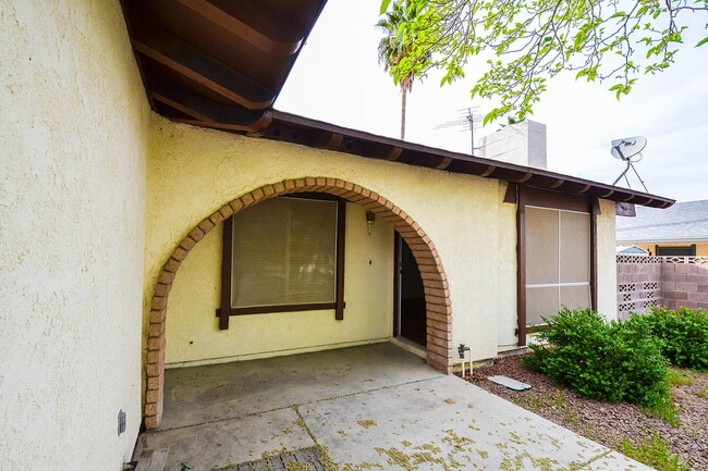 Foto del edificio - "Charming 3-Bed, 2-Bath Gem in the Heart of Las Vegas - 1311 Sq Ft of Comfort!"