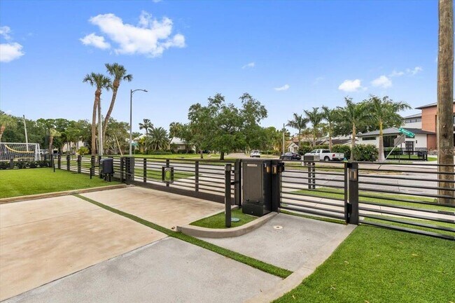 Foto del edificio - 5131 W Neptune Way