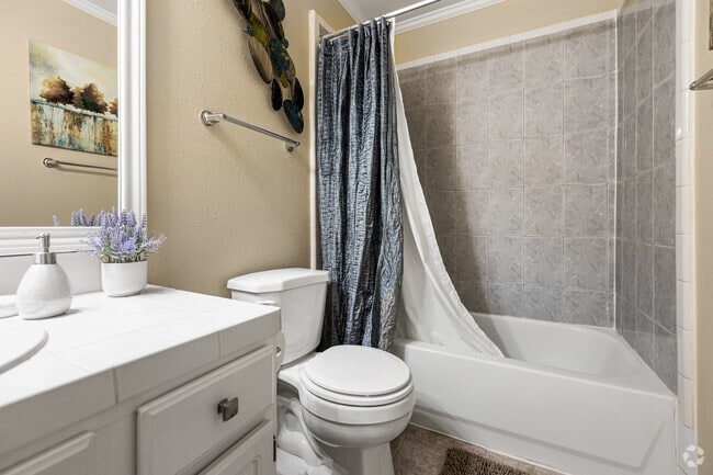 1BR, 1BA - 720SF - Bathroom - Northwood Luxury Apartments
