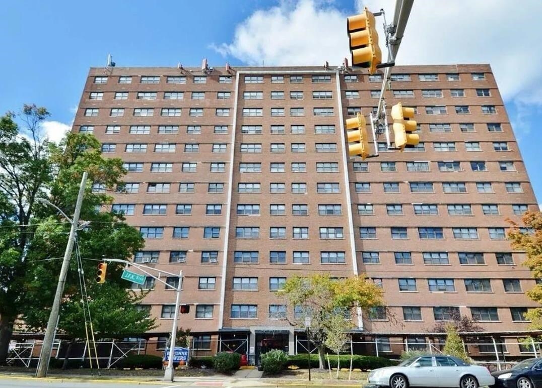 Foto principal - 1225 John F. Kennedy Blvd