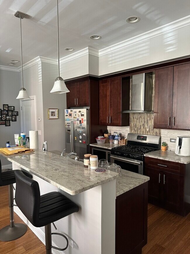 Building Photo - 2 bedroom, 2 bath apartment home available...