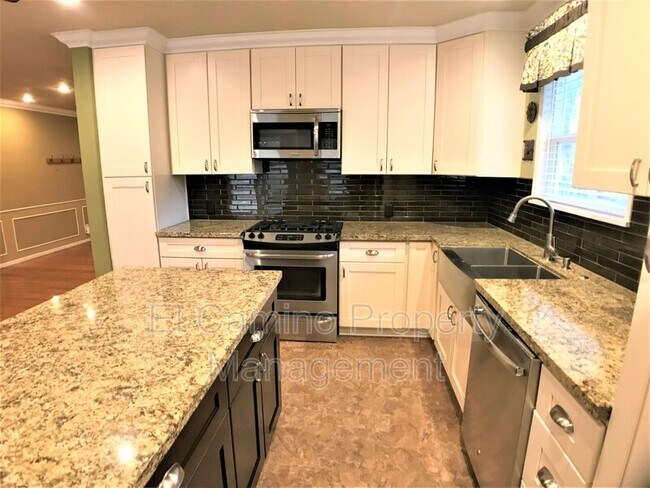 Building Photo - 4727 Collis Ave