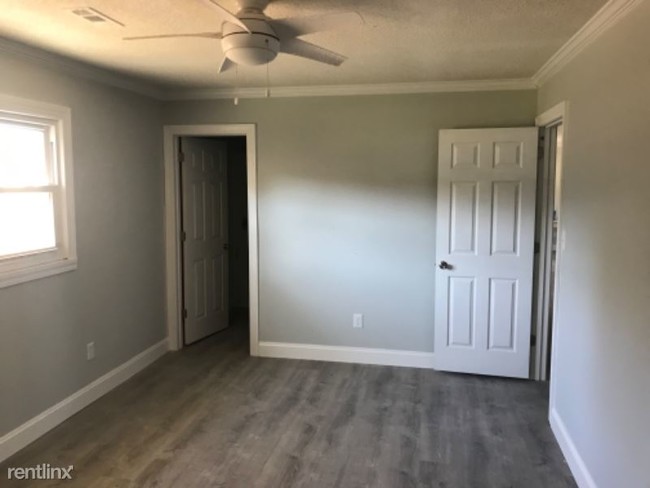 Building Photo - 3 br, 1 bath House - 5759 rosewood drive