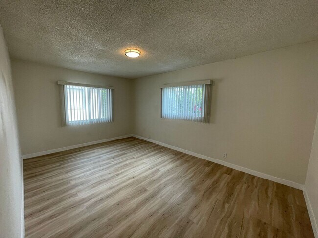 Foto del edificio - 13129 Oxnard St