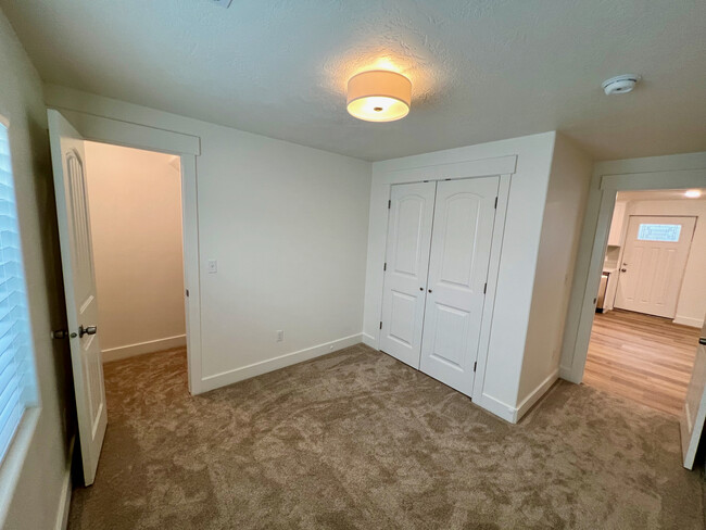 Building Photo - 335 S 190 W