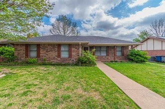 Building Photo - 901 Easter Dr