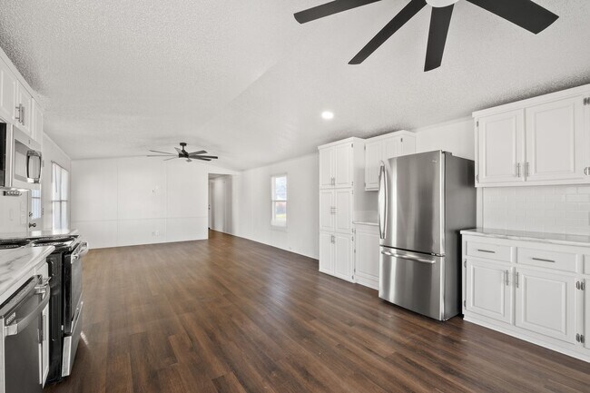 Foto del edificio - MUST SEE 3 BEDROOM/2 BATHROOM