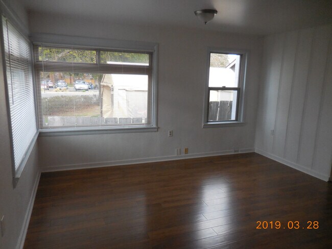 Building Photo - 2 Bedroom house with 1 car garage Phoenix