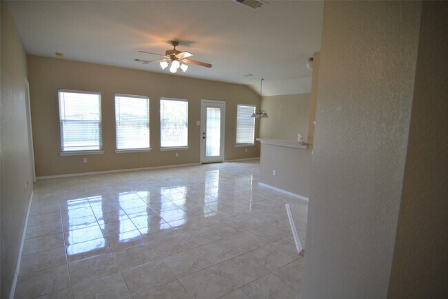 Building Photo - 16215 Willowford Ct