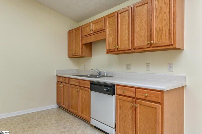 Building Photo - 508 Pelham Square Way